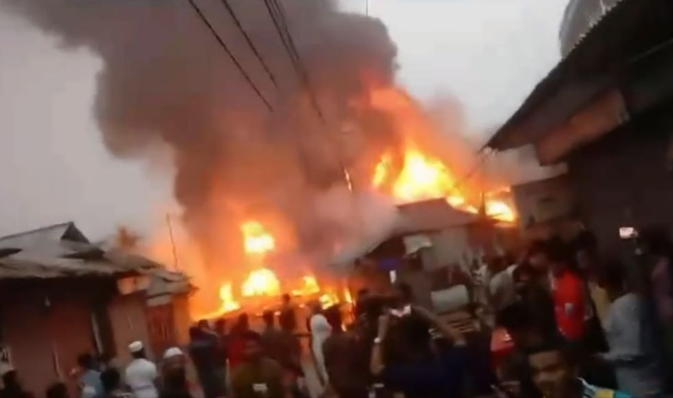 রামগতিতে আগুনে পুড়ে ছাই হল ২০ দোকান